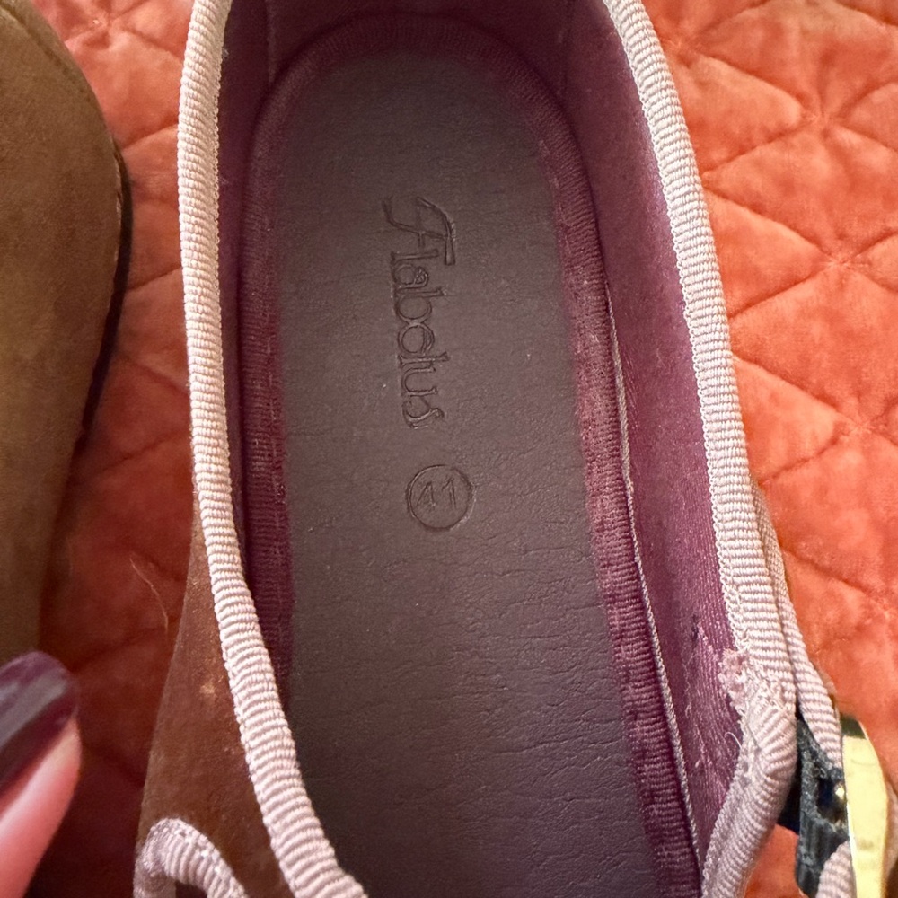 Flabelus Women's Brown Flats - Picture 4 of 5